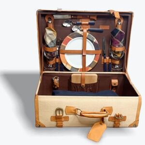 Rare 2006 Picnic‎ Time Discovery Luxury Picnic Case Mint Complete Collectible